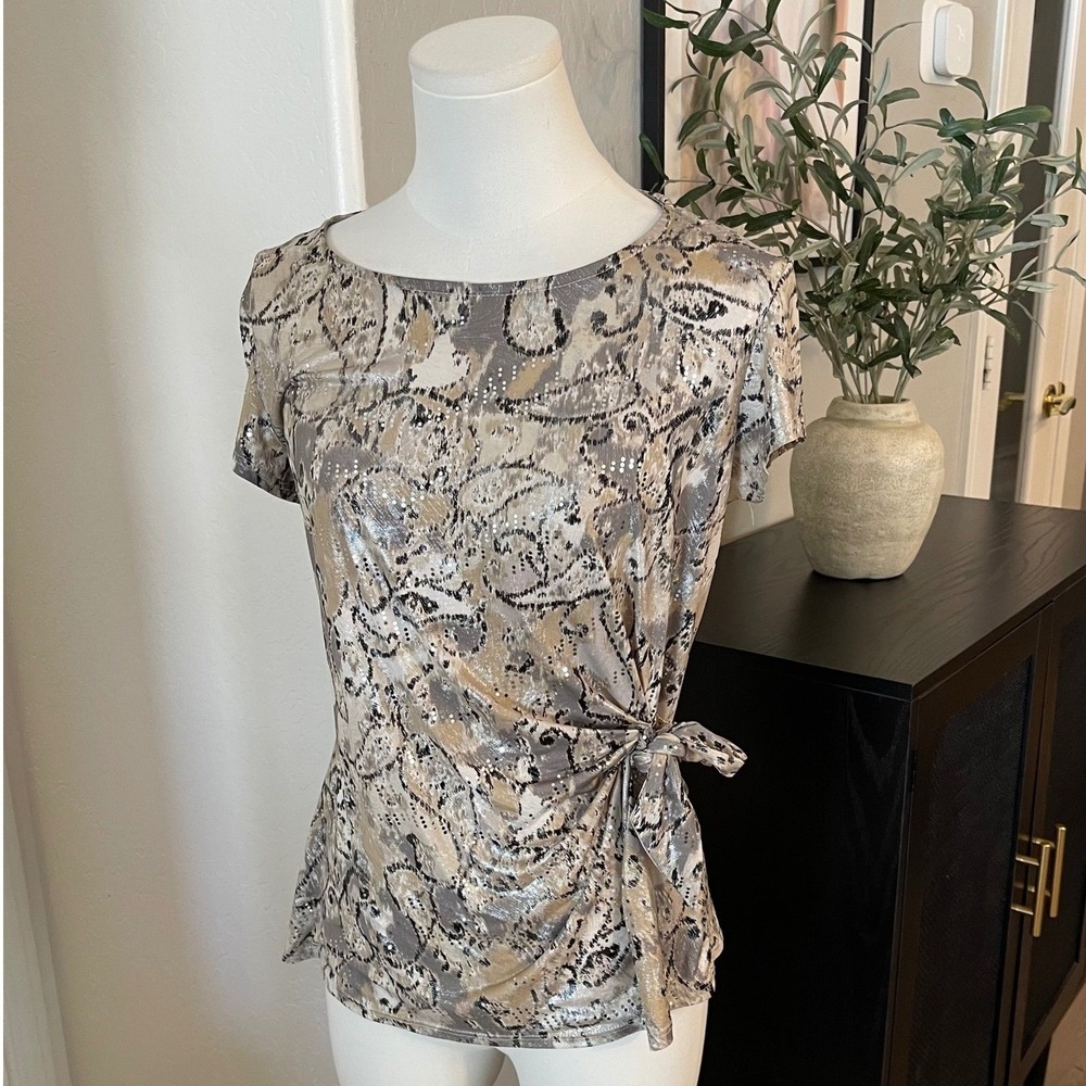 C&B established 1962 Short Sleeve Top Women Small Gold Silver Metallic Excellent